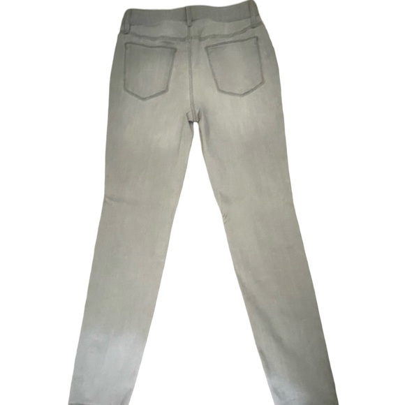 Chicos Skinny Jeans Lt Gray Size 0.5R (US 6) NWOT - Picture 2 of 6